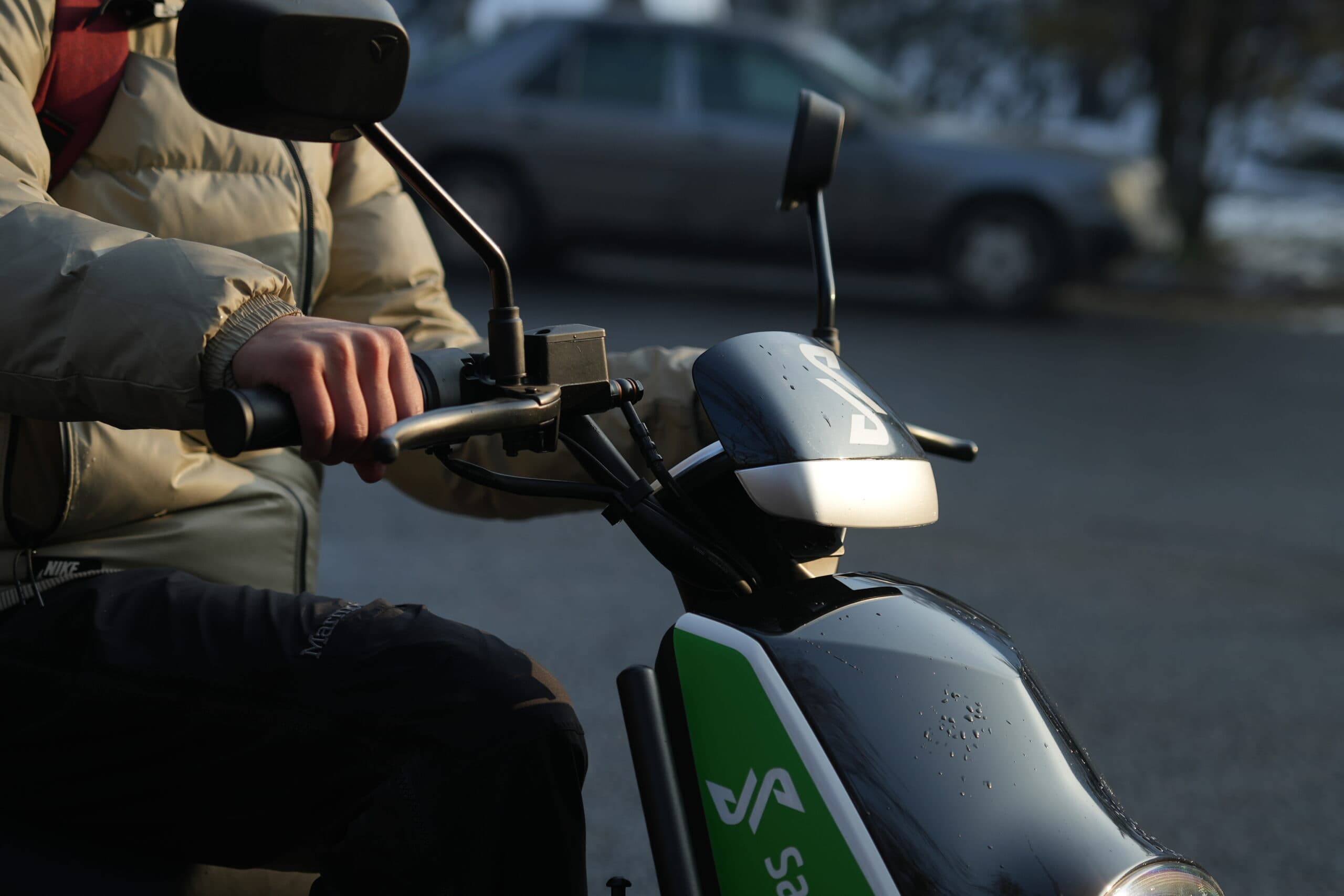 Курьер Sapa Moto на электровелосипеде SM-DT3